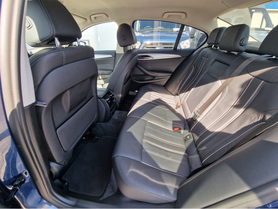 2022 BMW 5 Series - image 32