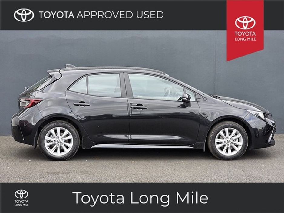 2025 Toyota Corolla - image 3