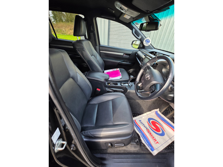 2023 Toyota Hilux - image 9