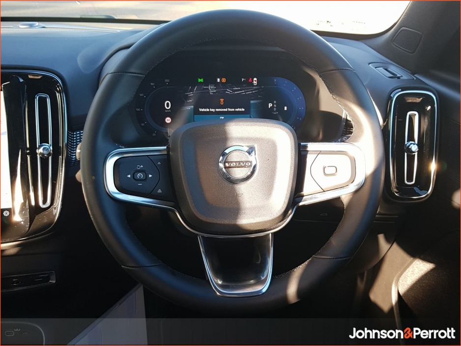 2025 Volvo XC40 2.0 B3 163bhp MHEV Plus Dark (Rear Camera / Heated Seats / Cruise Control) €48,900