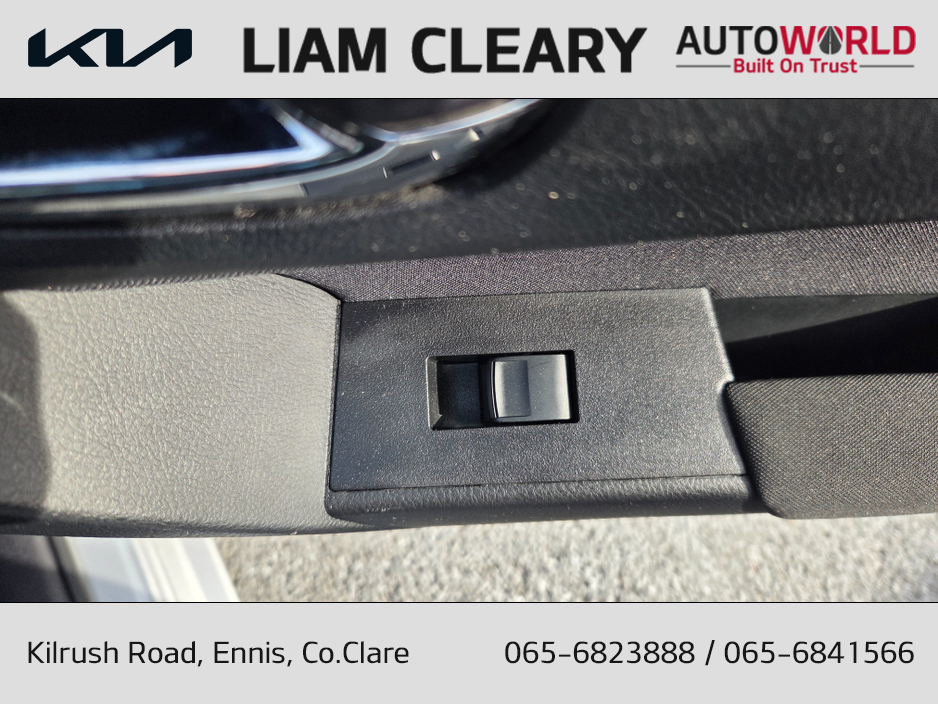 2015 Toyota Corolla - image 15