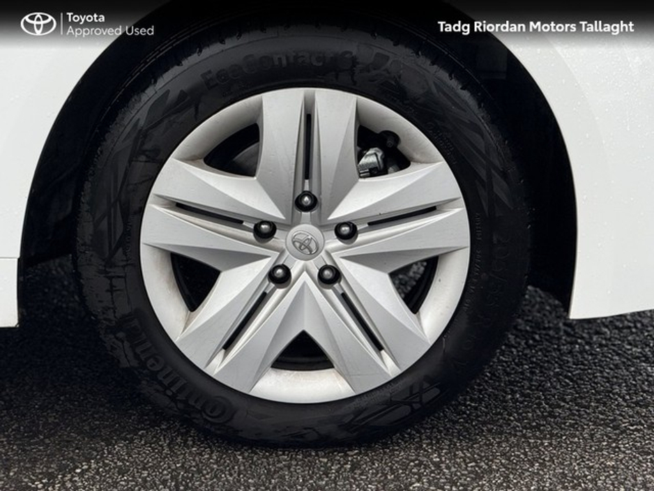 2025 Toyota Corolla - image 6