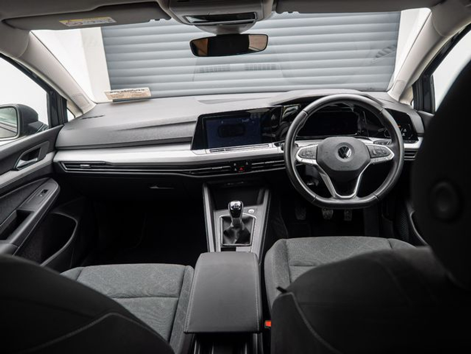 2023 Volkswagen Golf - image 5