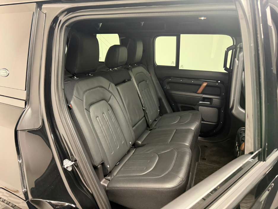 2023 Land Rover Defender X P400E FLAGSHIP MODEL €87,990