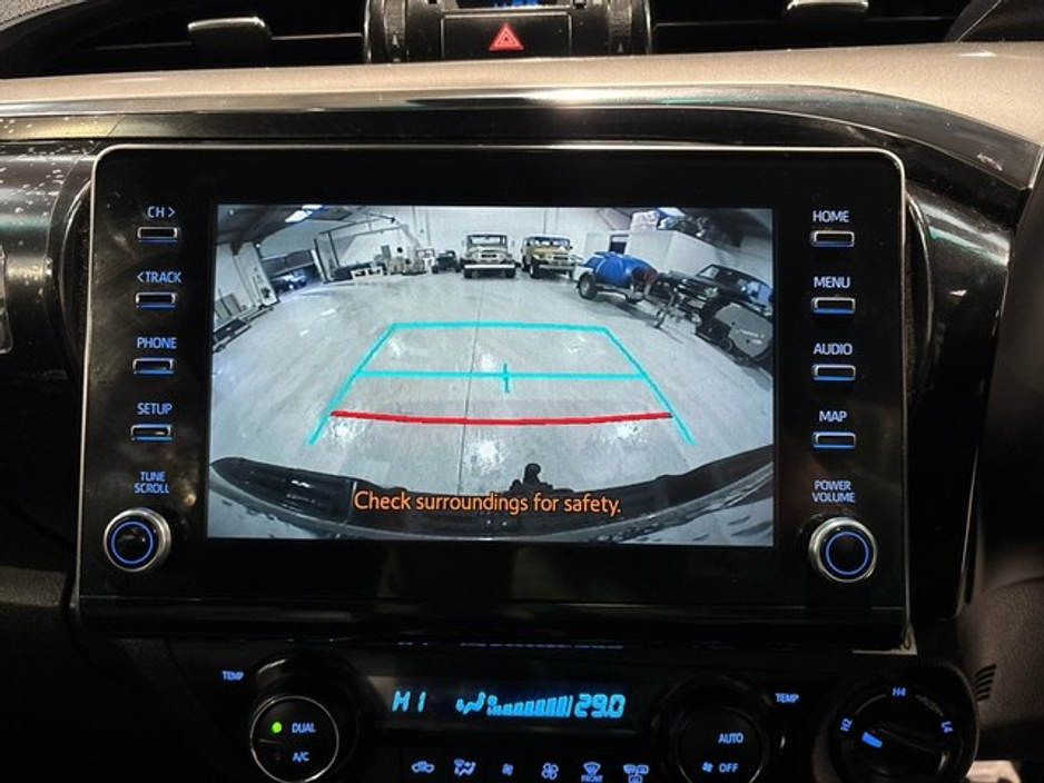 2024 Toyota Hilux - image 13
