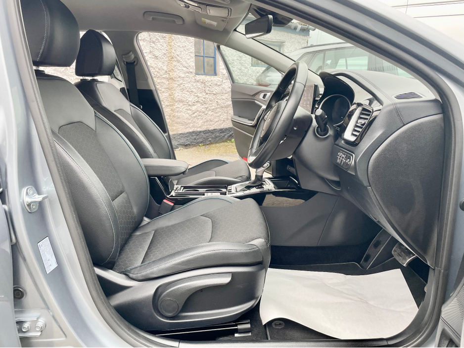 2024 Kia XCeed - image 9