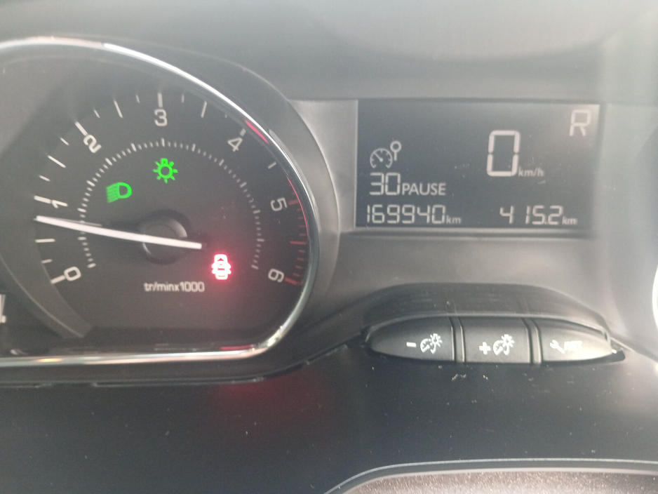 2015 Peugeot 2008 1.6 Hdi 92 bhp Active S/S Ecomatique €6,995