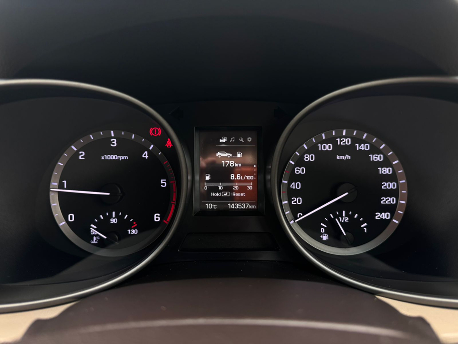 2016 Hyundai Santa Fe - image 25