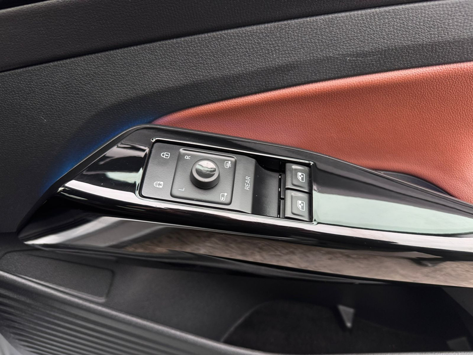 2023 Volkswagen ID.4 PRO 128 KW LIFE DX 77KWH 174BHP 5 €25,800