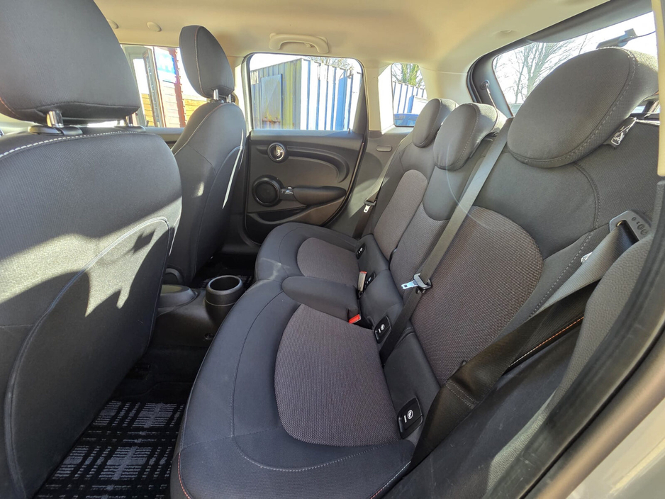 2016 MINI Hatch - image 20