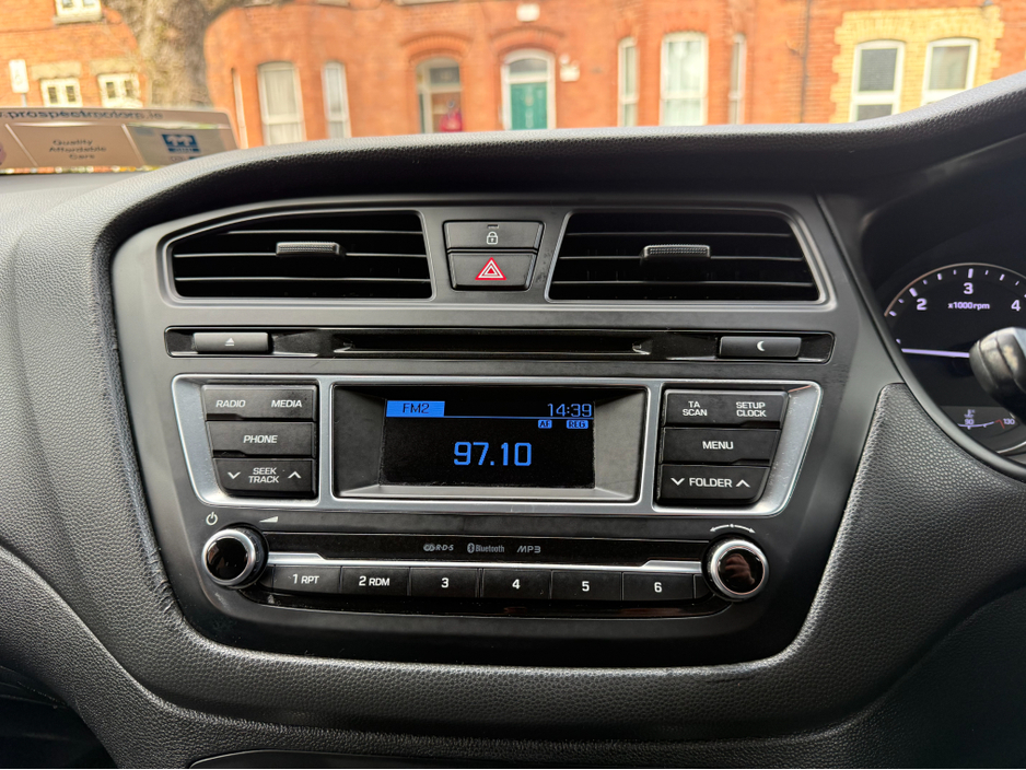 2016 Hyundai i20 - image 15