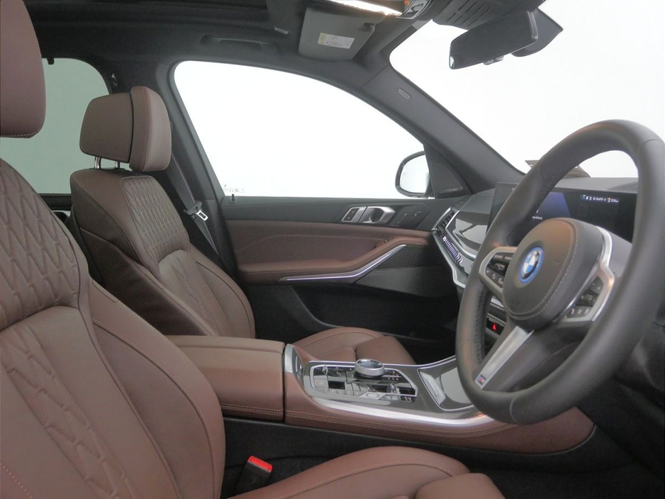 2025 BMW X5 - image 12