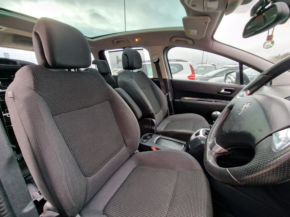 2016 Peugeot 5008 - image 13