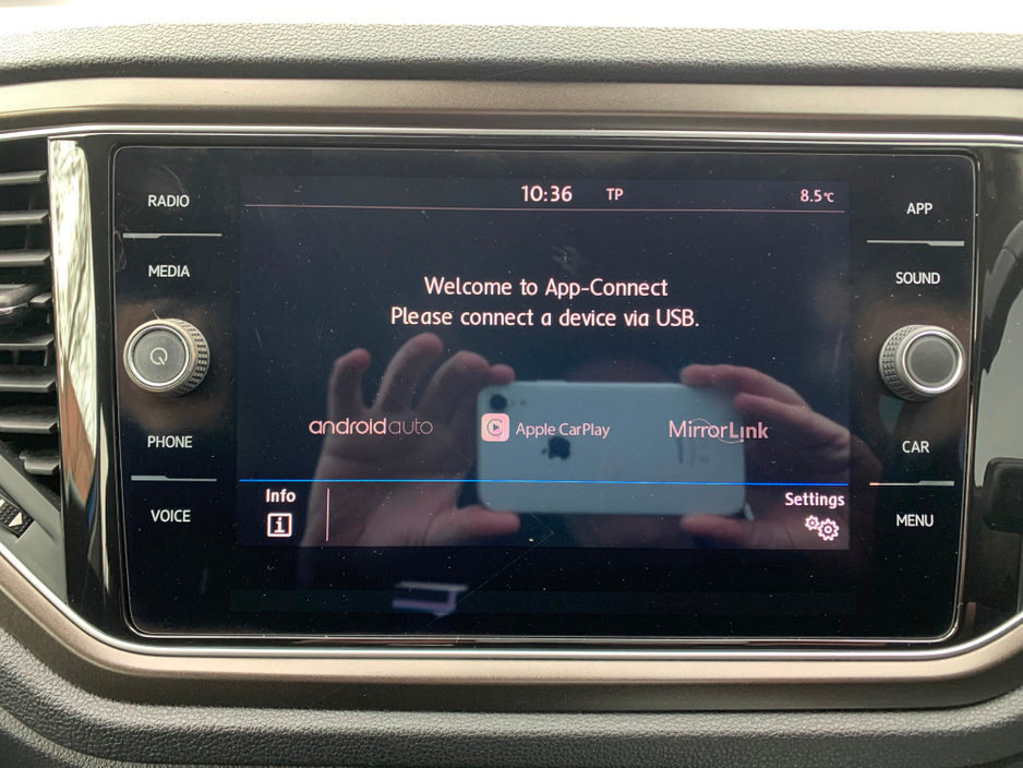 2019 Volkswagen T-Roc - image 27