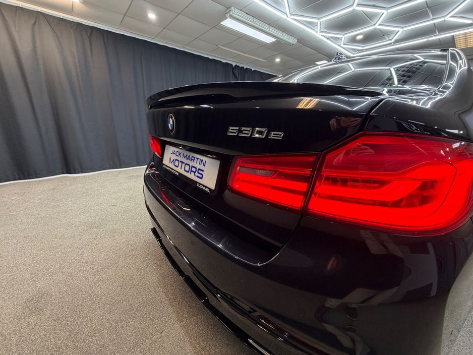 2019 BMW 5 Series - image 18