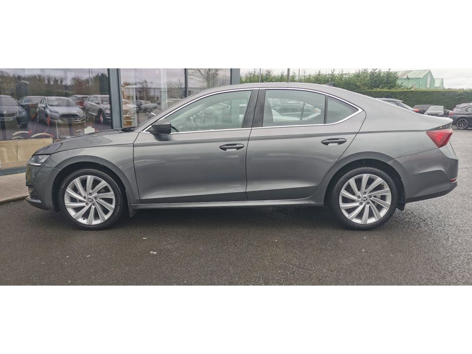 2023 Skoda Octavia - image 12