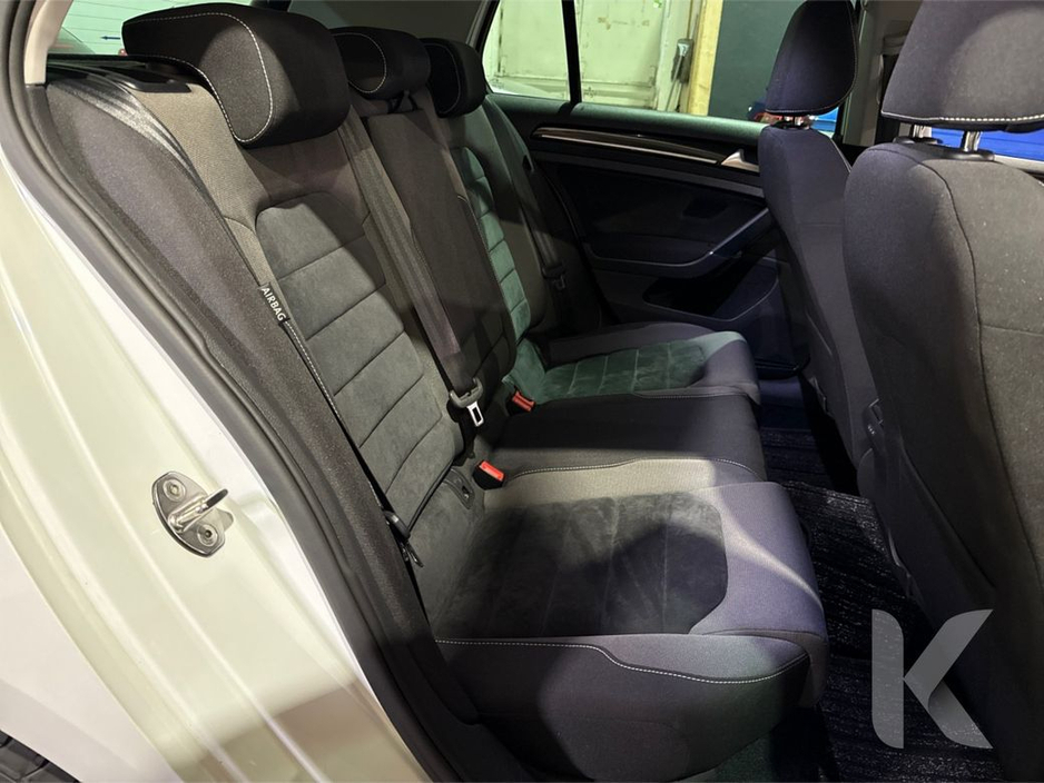 2017 Volkswagen Golf - image 14