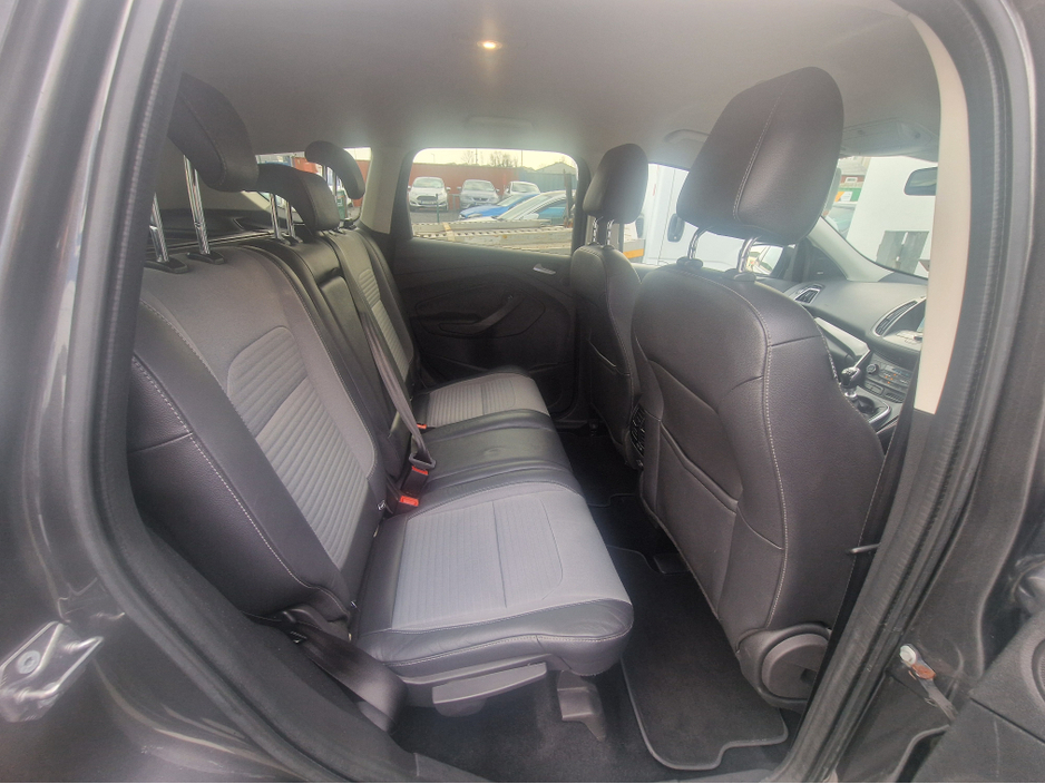 2017 Ford Kuga - image 27