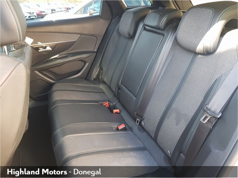 2021 Peugeot 3008 - image 13