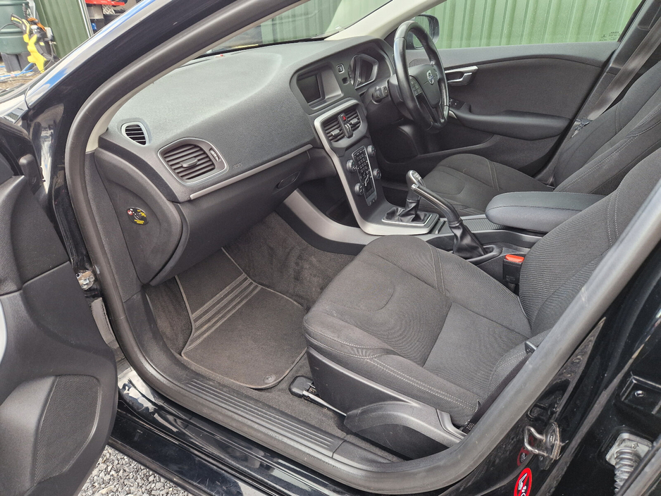 2013 Volvo V40 - image 13