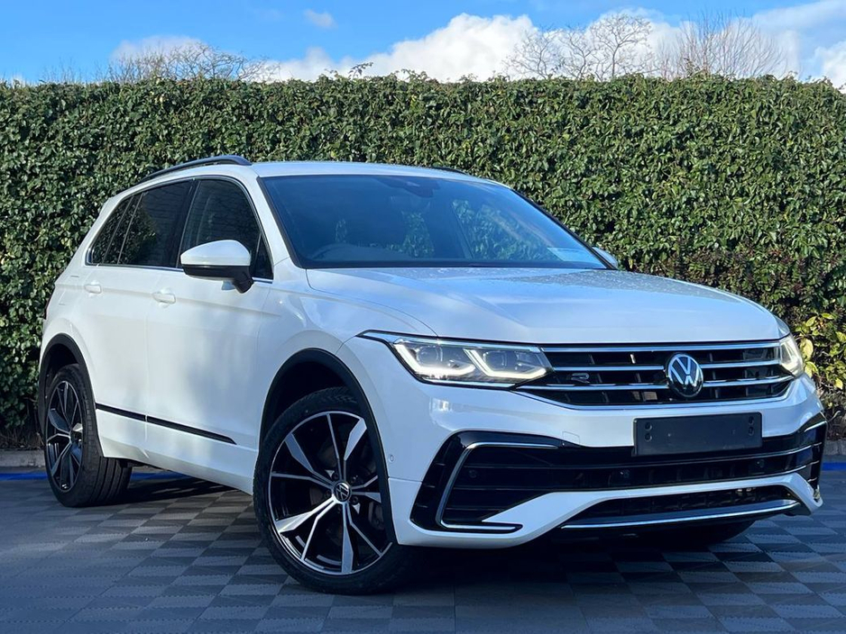 2023 Volkswagen Tiguan R-LINE 1.4 HYBRID // 20" R-LINE ALLOYS // PARKING SENSORS // APPLE CARPLAY/ANDROID AUTO €36,900