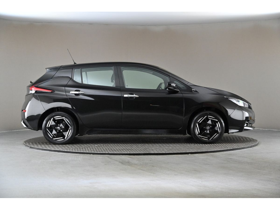 2023 Nissan Leaf - image 11