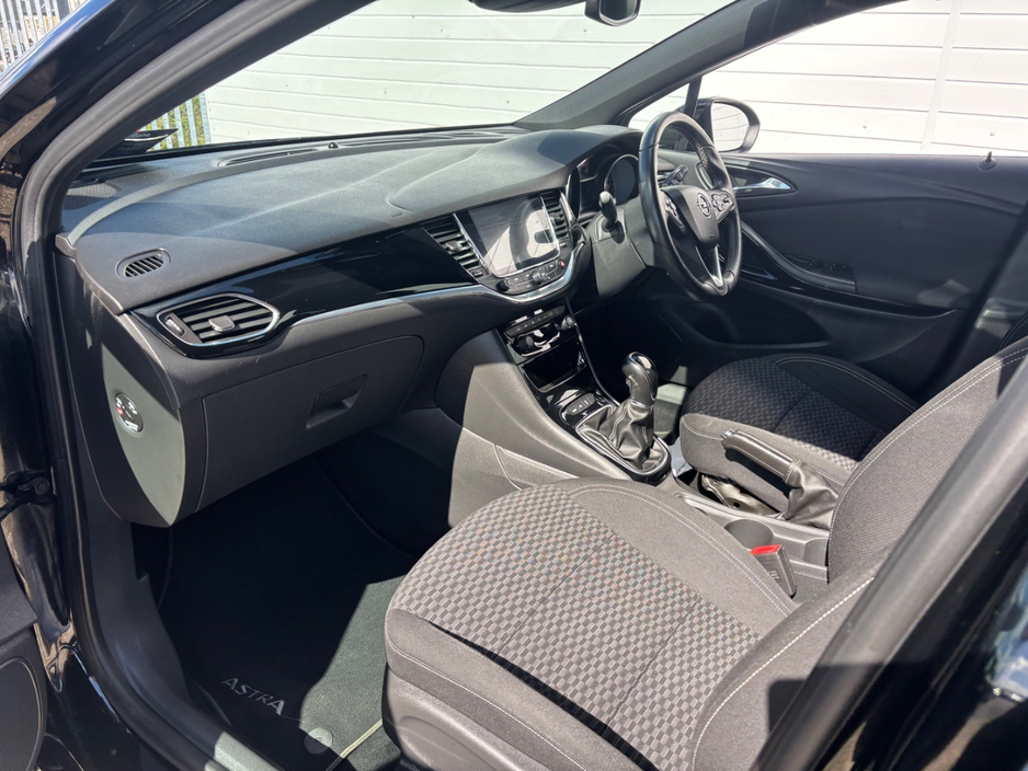 2018 Opel Astra - image 10