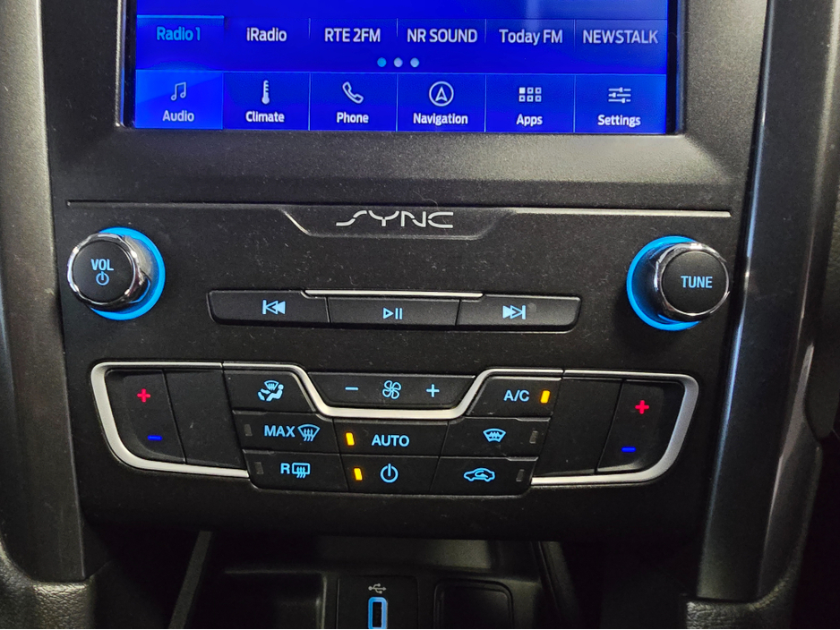 2020 Ford Mondeo - image 14