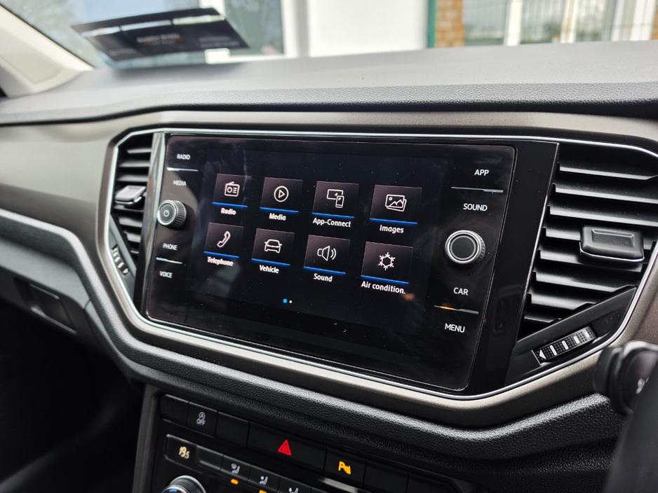 2018 Volkswagen T-Roc - image 14