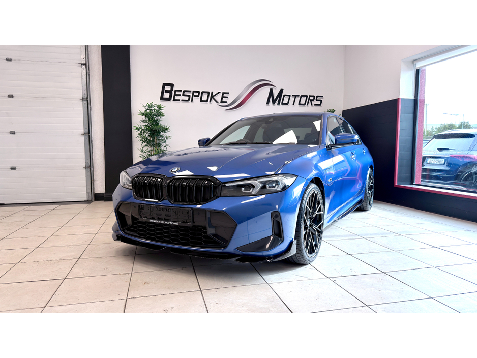 2024 BMW 3 Series - image 3