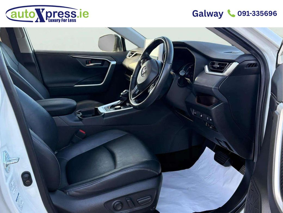 2020 Toyota Rav4 - image 5