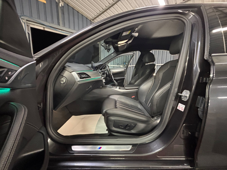 2018 BMW 5 Series - image 16