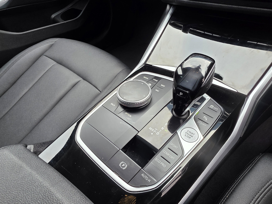 2019 BMW 3 Series - image 18