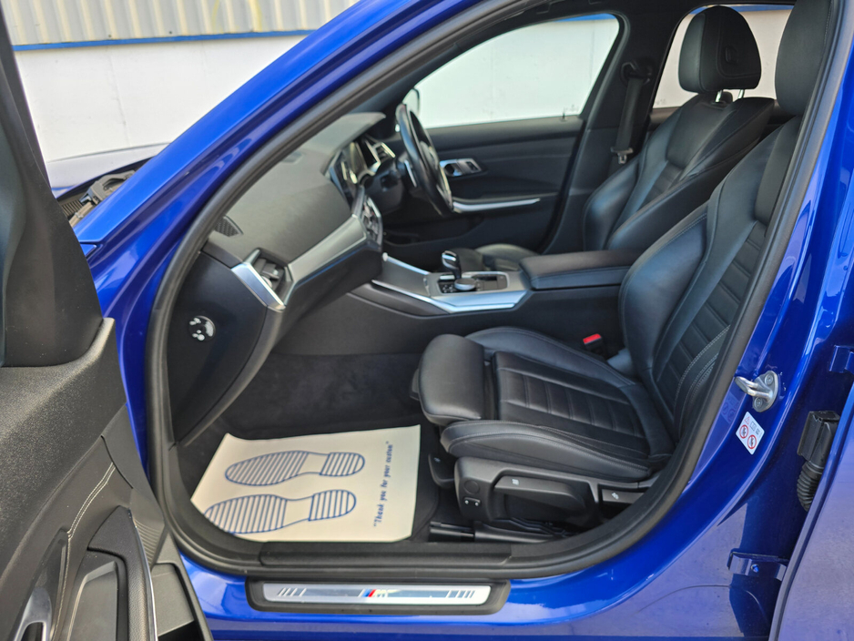 2021 BMW 3 Series - image 16