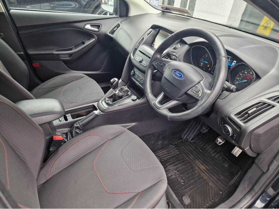 2015 Ford Focus - image 10