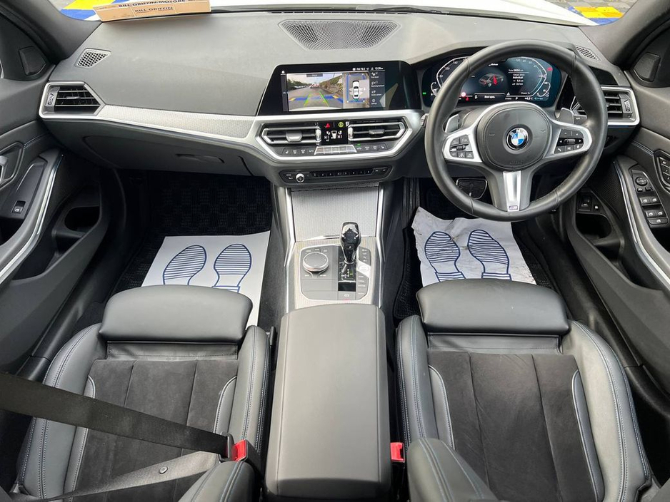 2021 BMW 3 Series 330e M-SPORT COMPETITION 2.0 HYBRID // LOW MILEAGE // 20" M3 COMPETITION ALLOYS // LEATHER/SUEDE M-SPORT INTERIOR // AMBIENT LIGHTING PACK €34,900