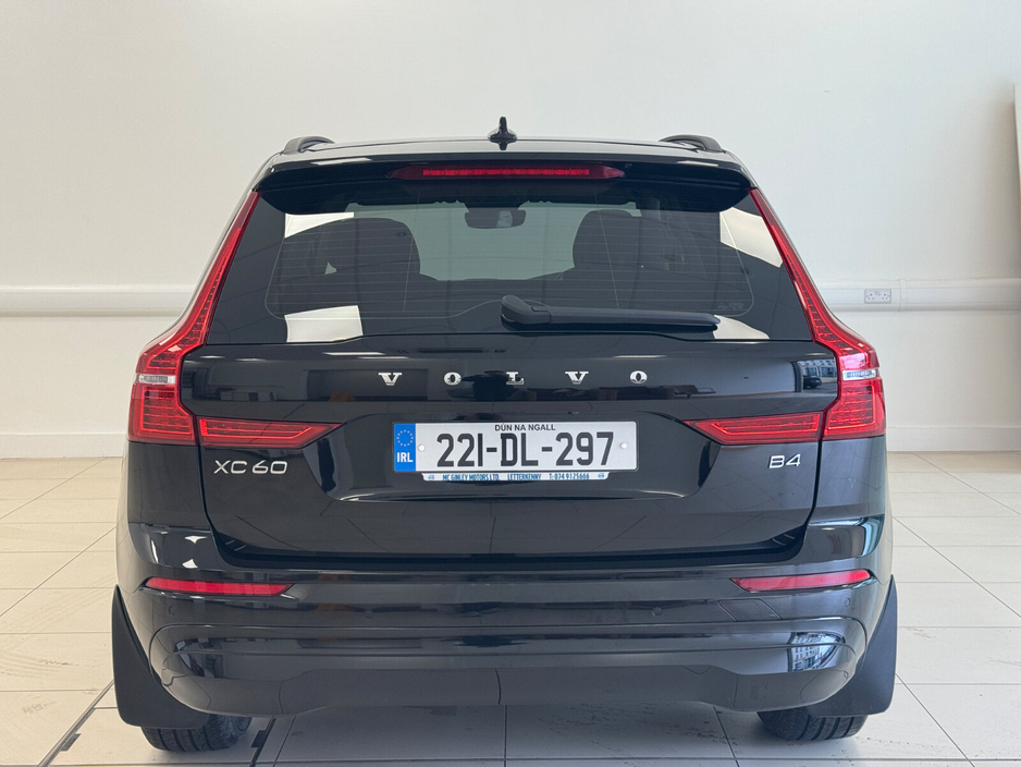 2022 Volvo XC60 - image 14
