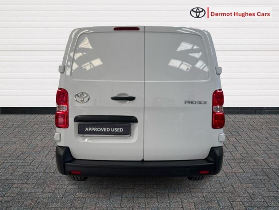 2024 Toyota Proace - image 4