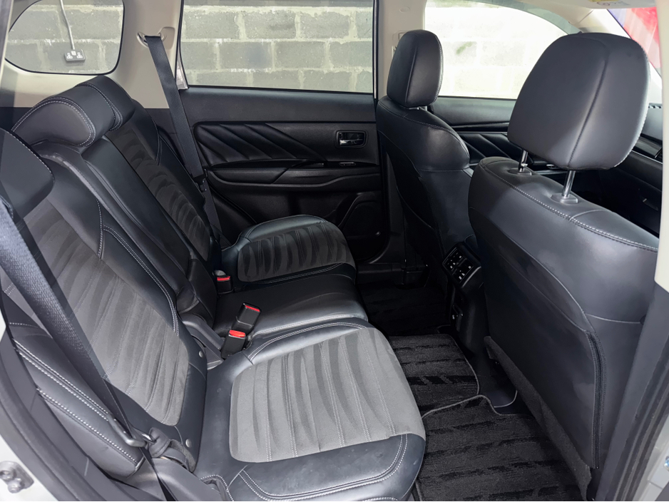 2019 Mitsubishi Outlander - image 10