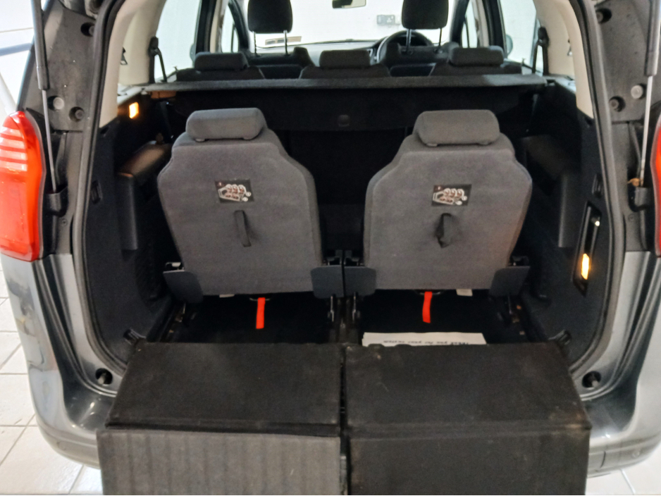 2013 Peugeot 5008 - image 3