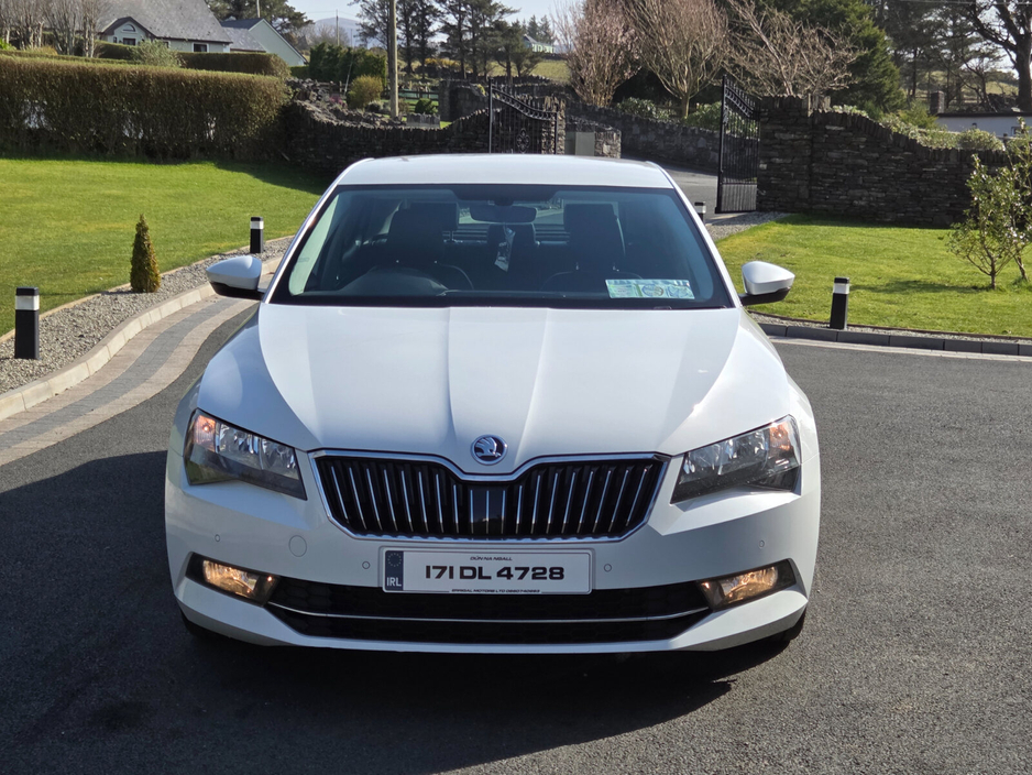 2017 Skoda Superb - image 4