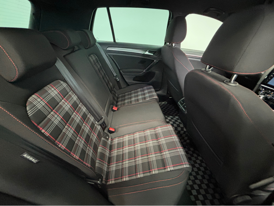 2018 Volkswagen Golf - image 13