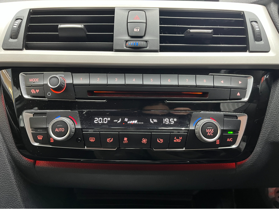 2016 BMW 3 Series - image 19