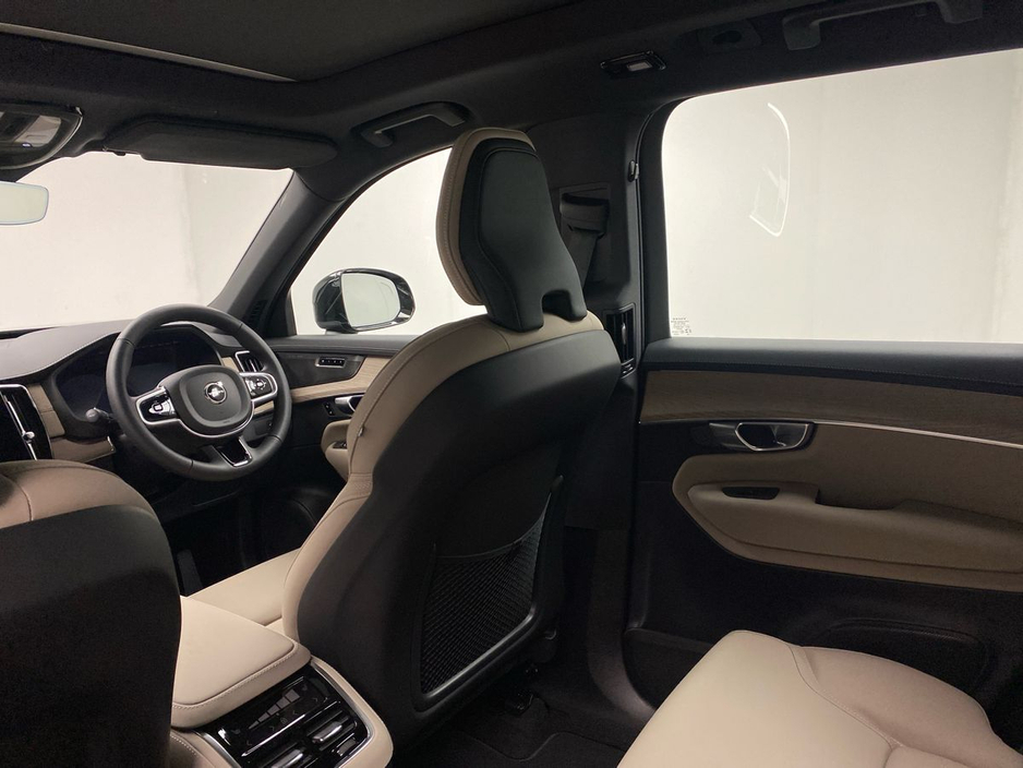 2025 Volvo XC90 - image 15
