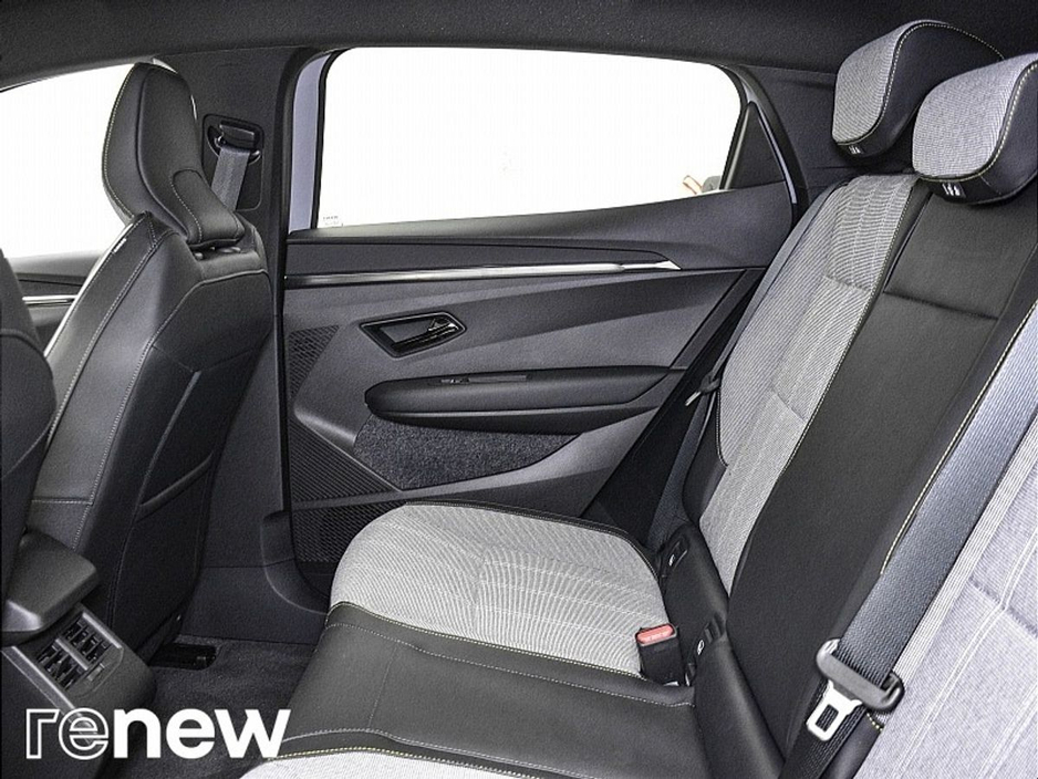 2024 Renault Megane E-Tech - image 11