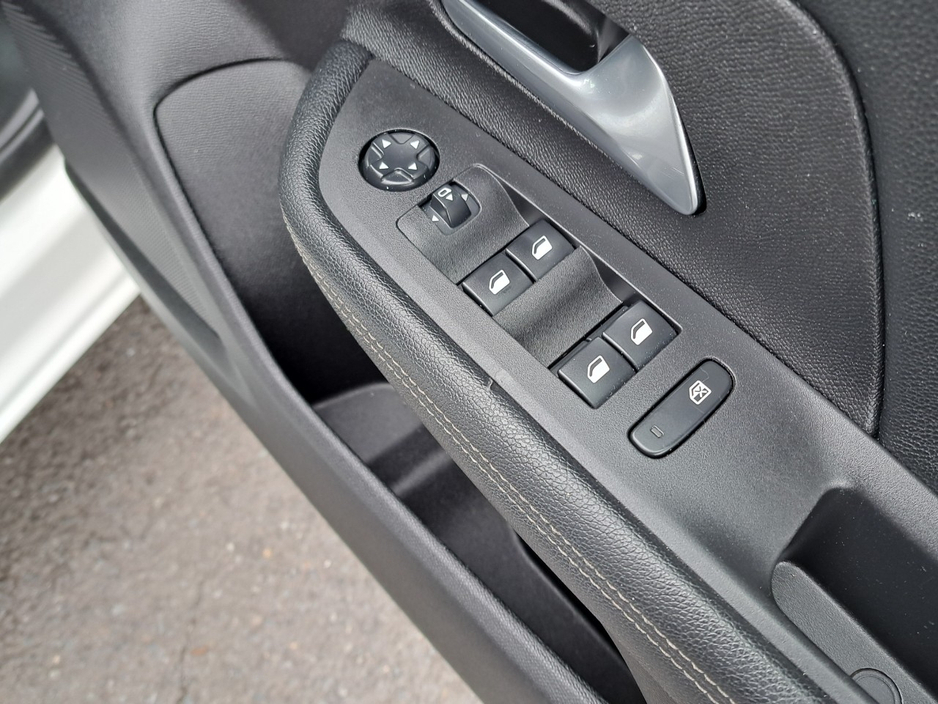 2022 Opel Mokka - image 32