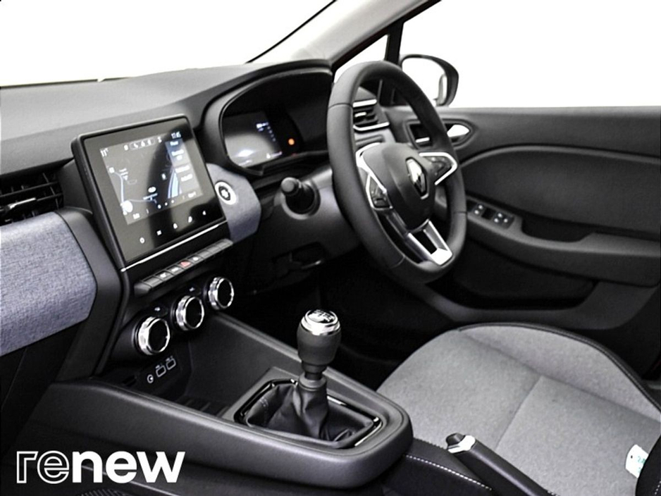 2025 Renault Clio - image 5