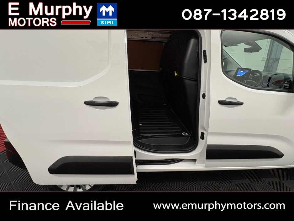 2021 Toyota Proace - image 12