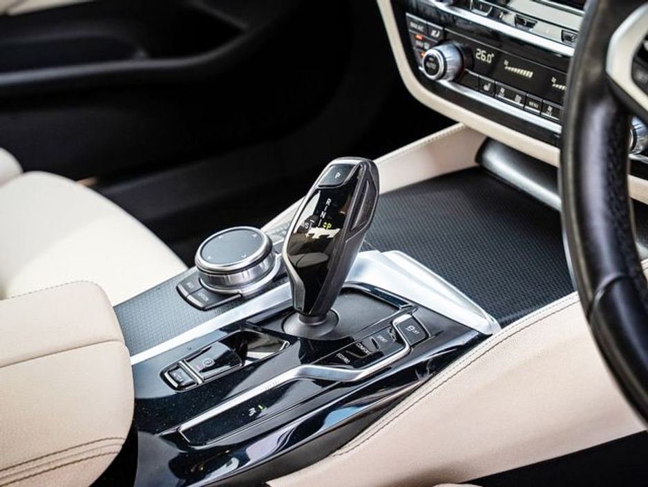 2023 BMW 5 Series - image 14