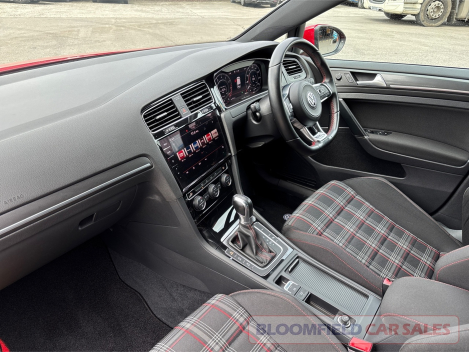 2018 Volkswagen Golf - image 13